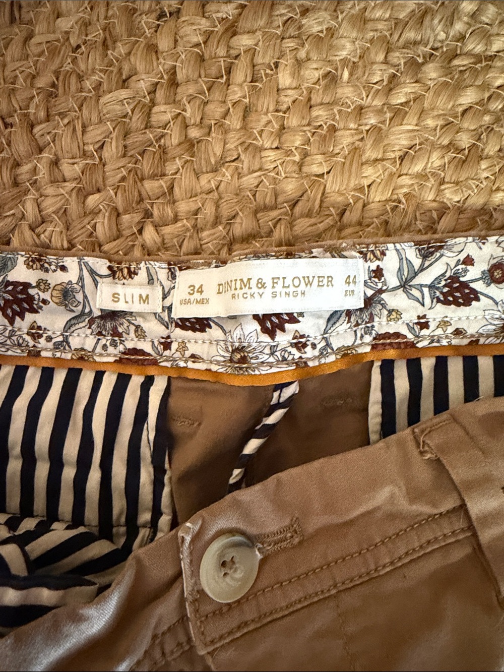 Mens khakis - Picture 2 of 3